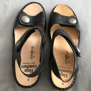 Black Sandals - Finn Comfort
